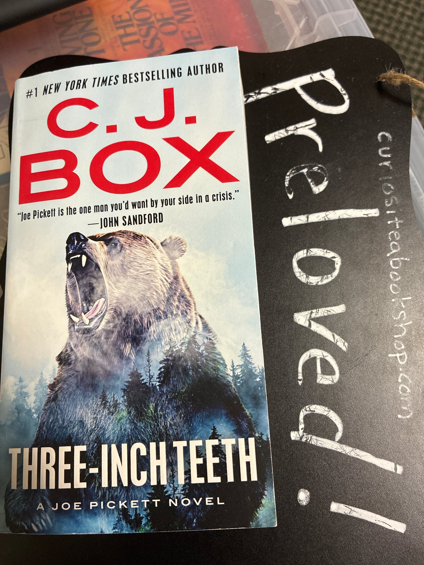 Preloved: Three-Inch Teeth (A Joe Pickett Novel)