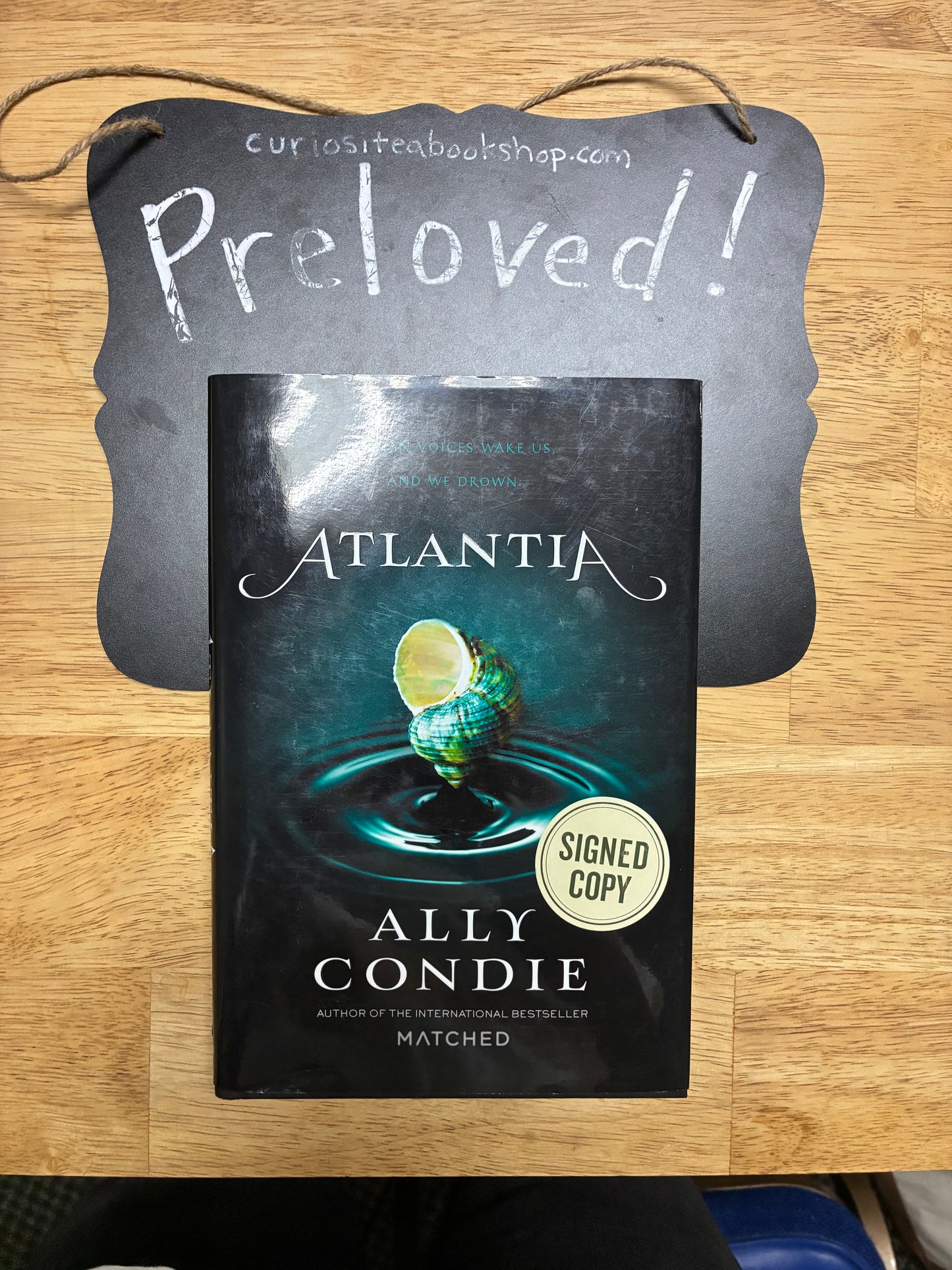 Preloved: Atlantia (signed by author!)
