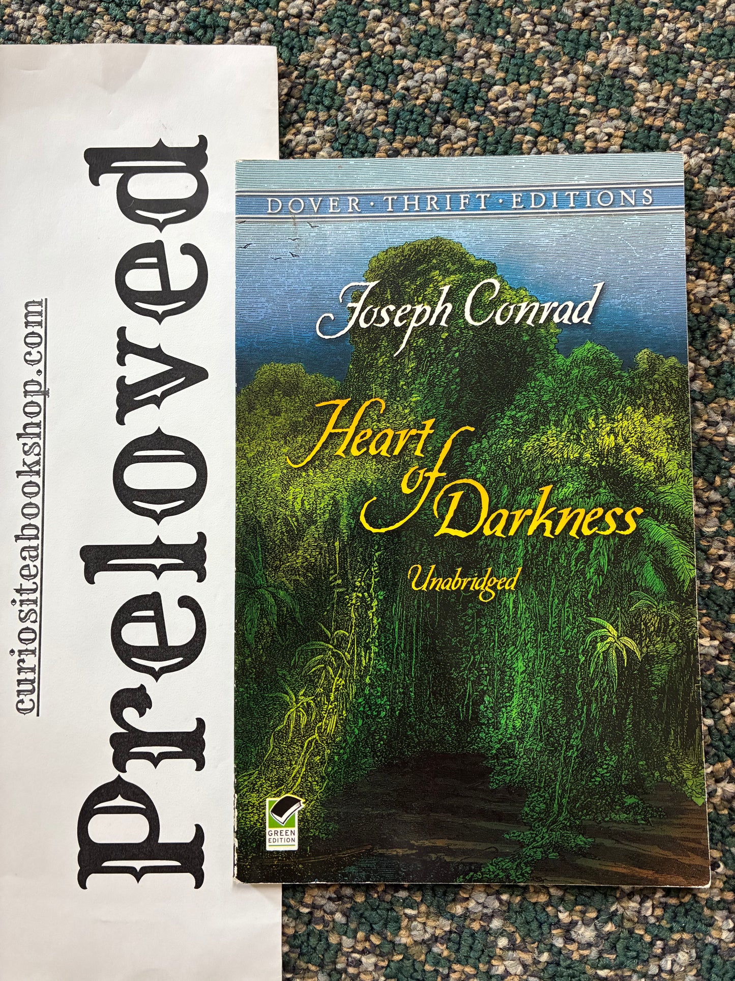 Preloved: Heart of Darkness (Dover Thrift Editions: Classic Novels)