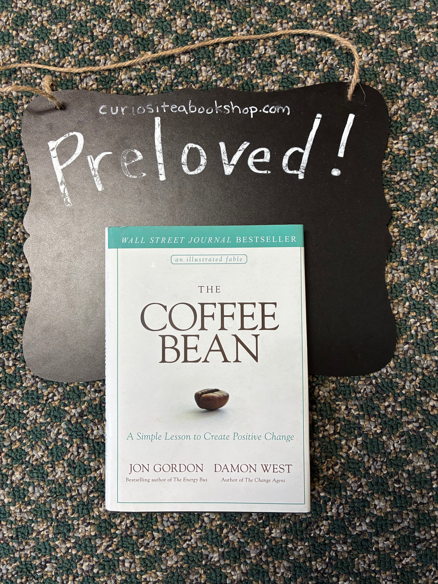 Preloved: The Coffee Bean: A Simple Lesson to Create Positive Change (Jon Gordon)