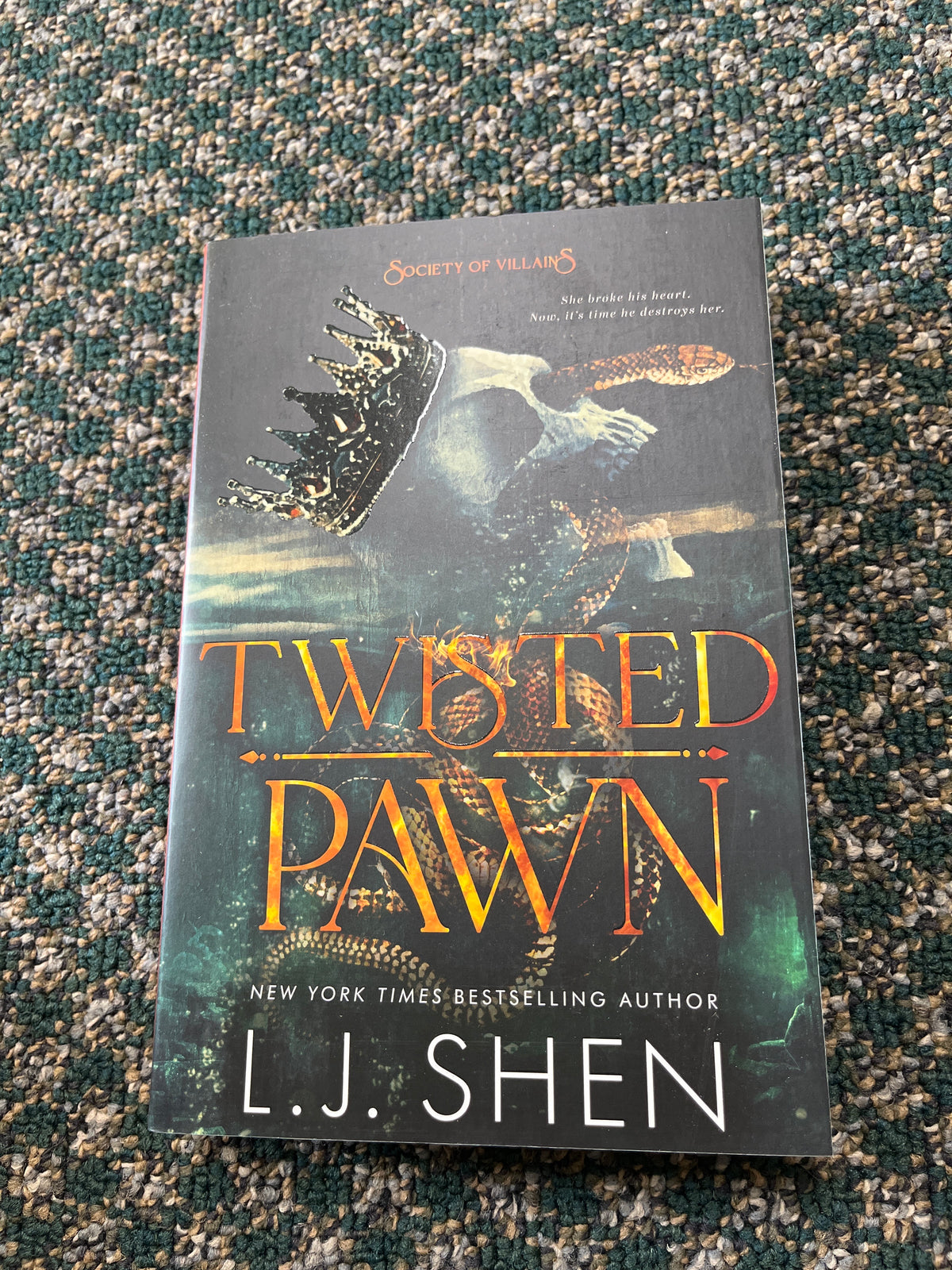 Twisted Pawn (Deluxe Edition) (Society of Villains, 2)