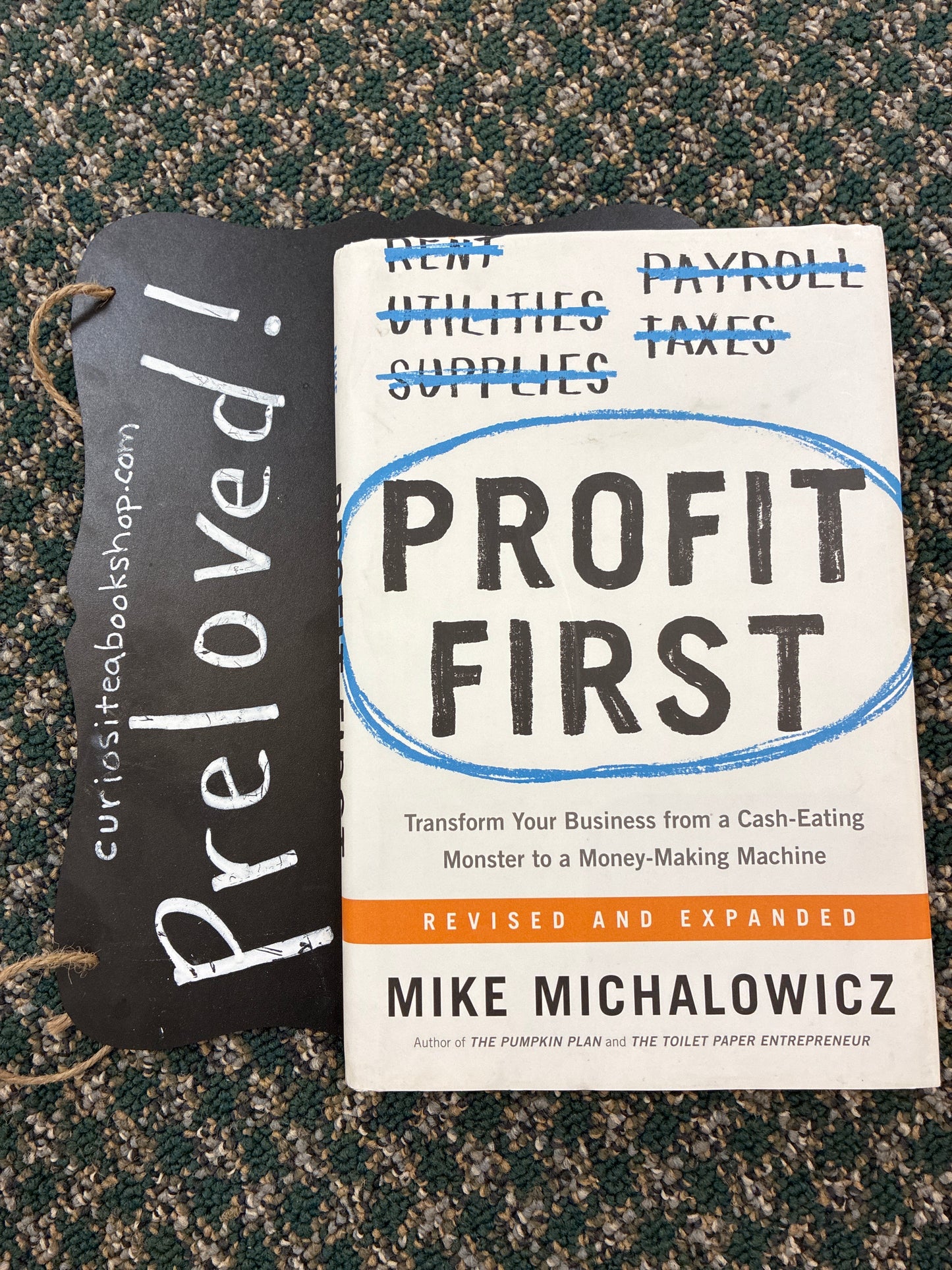 Preloved: Profit First: Transform Your Business from a Cash-Eating Monster to a Money-Making Machine (Entrepreneurship Simplified)