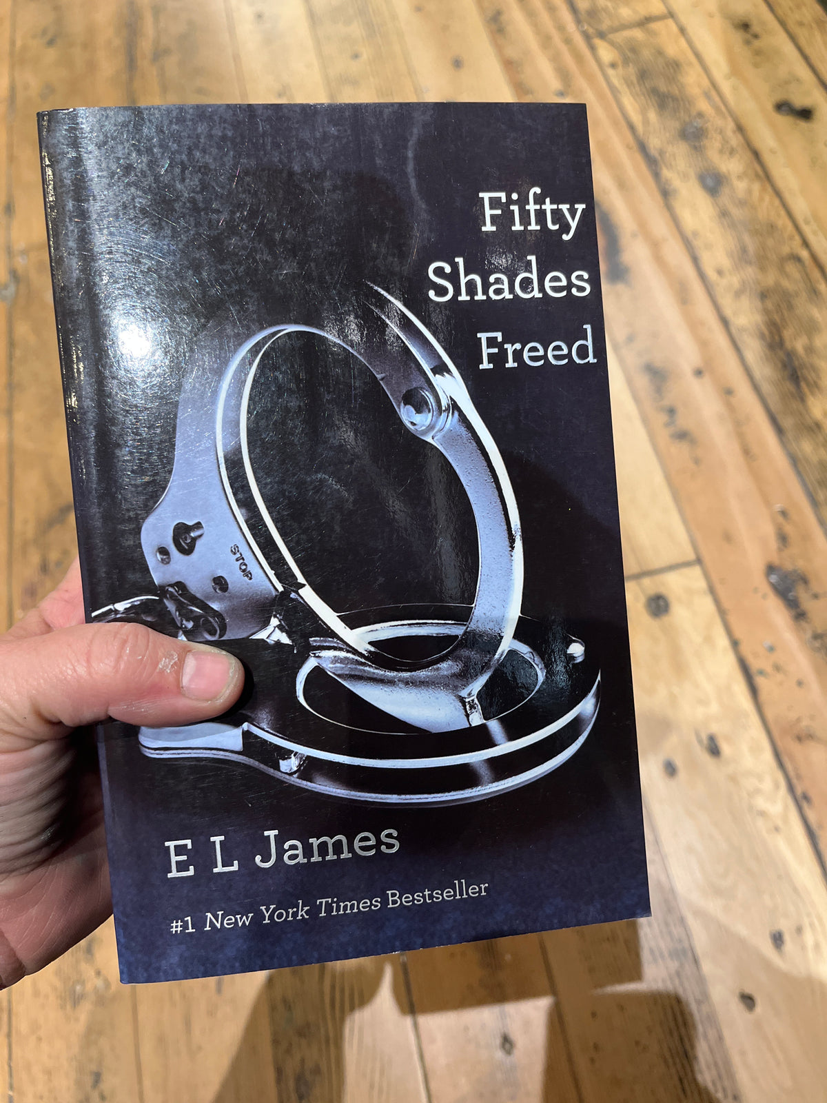 Preloved: Fifty Shades Freed: Book Three of the Fifty Shades Trilogy (Fifty Shades of Grey Series) (English Edition) (Fifty Shades of Grey Series, 3)