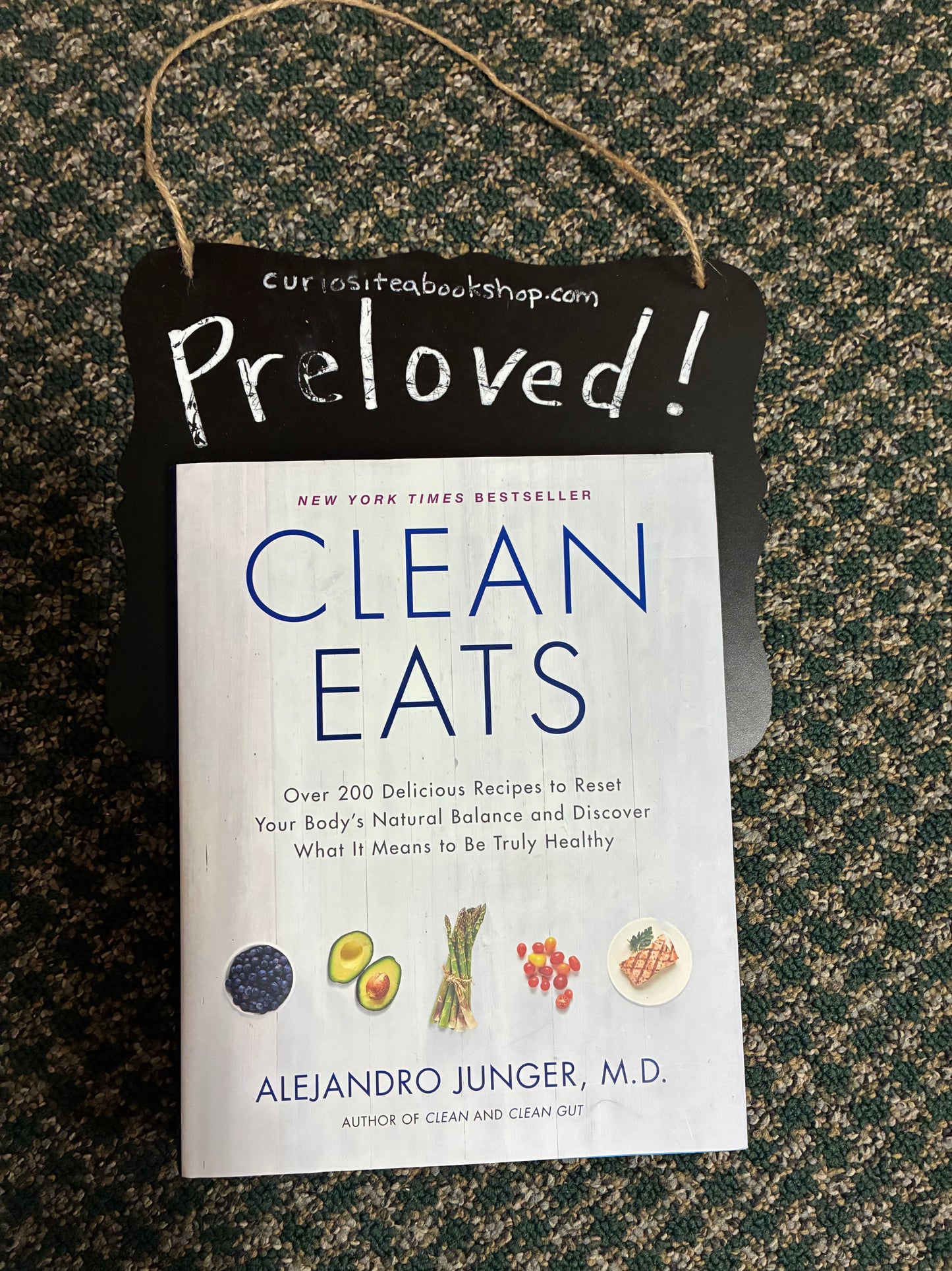 Preloved: Clean Eats: Over 200 Delicious Recipes to Reset Your Body's Natural Balance and Discover What It Means to Be Truly Healthy